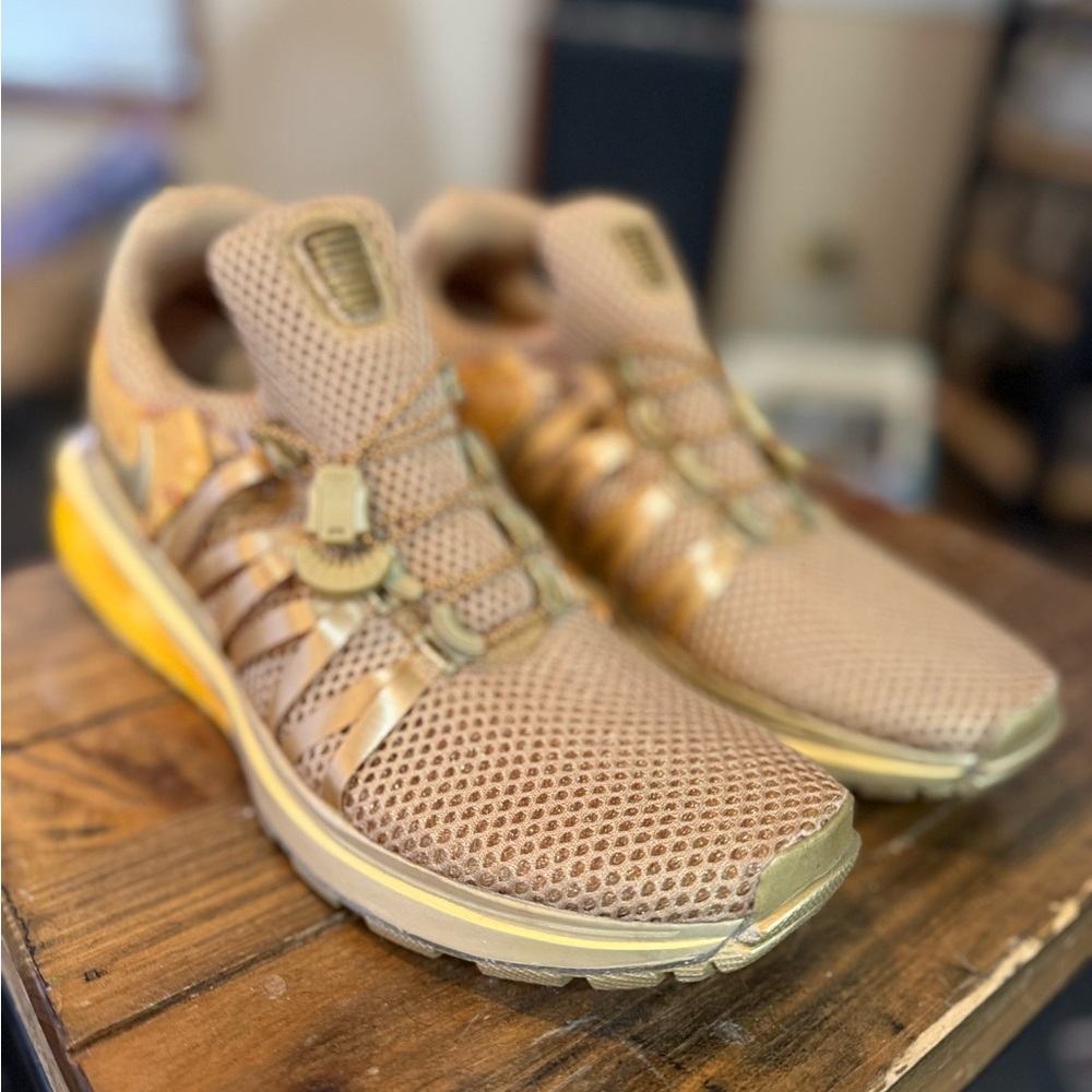 Nike Shox Gravity Gold Floral Size 9